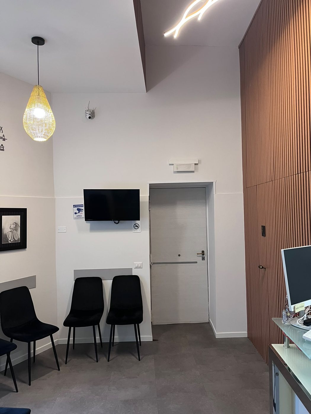 L'angolo consulto, con il monitor per il piano di cura